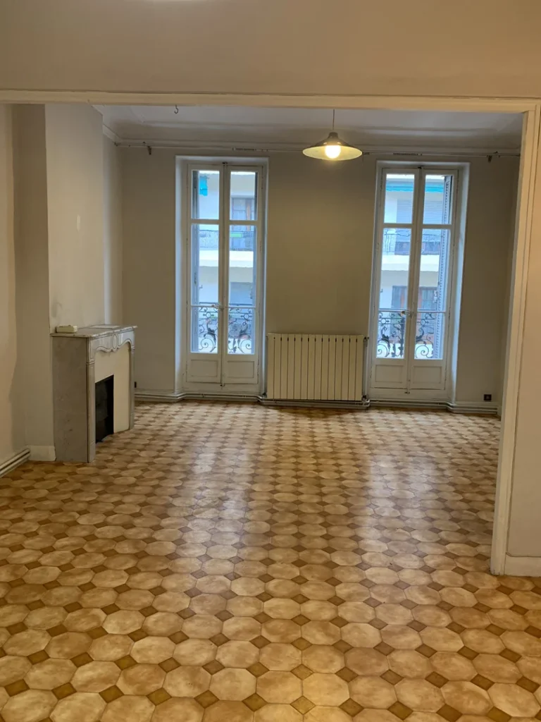 old-le-majestueux-01